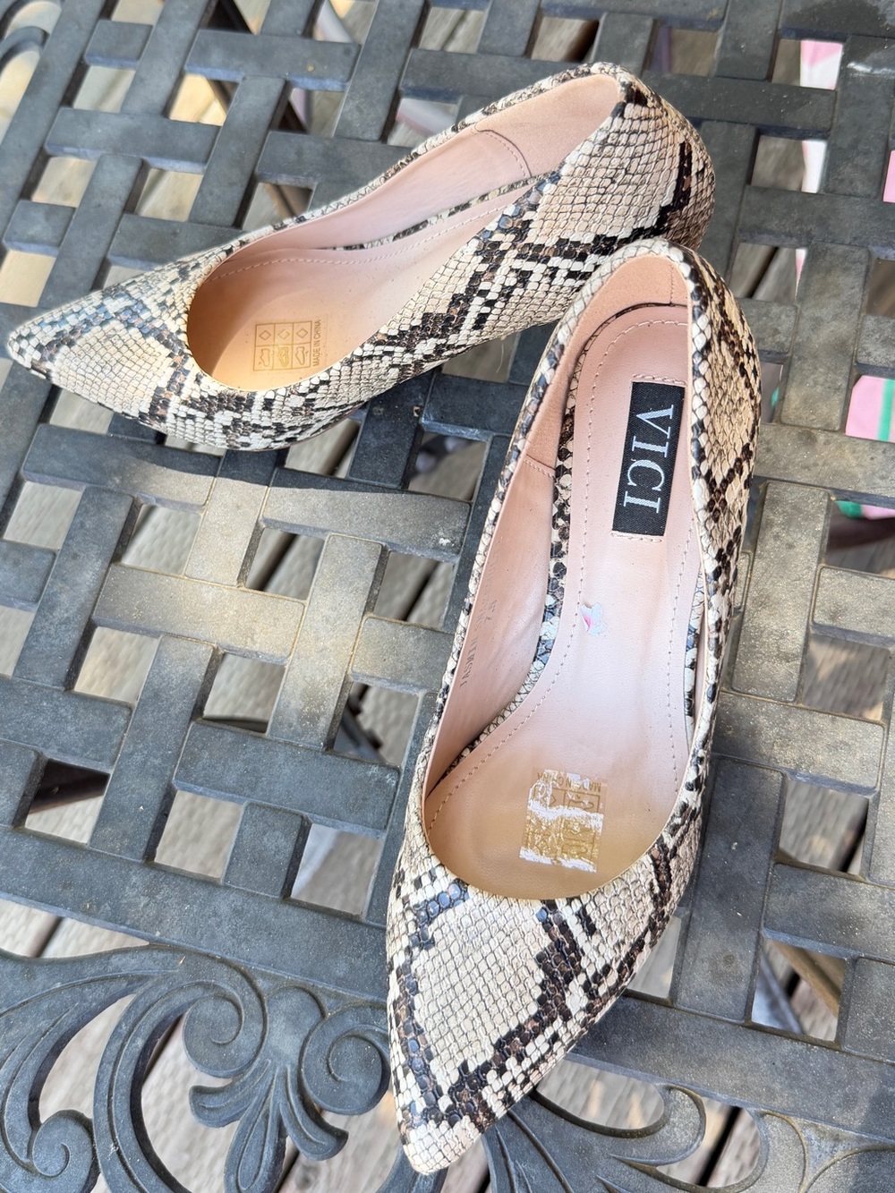 VICI Snakeskin Print Block Heel Pumps – Pointed Toe Dress Heels – Women’s Size 7 - Picture 2 of 8